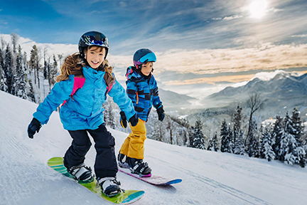 kids snowboarding